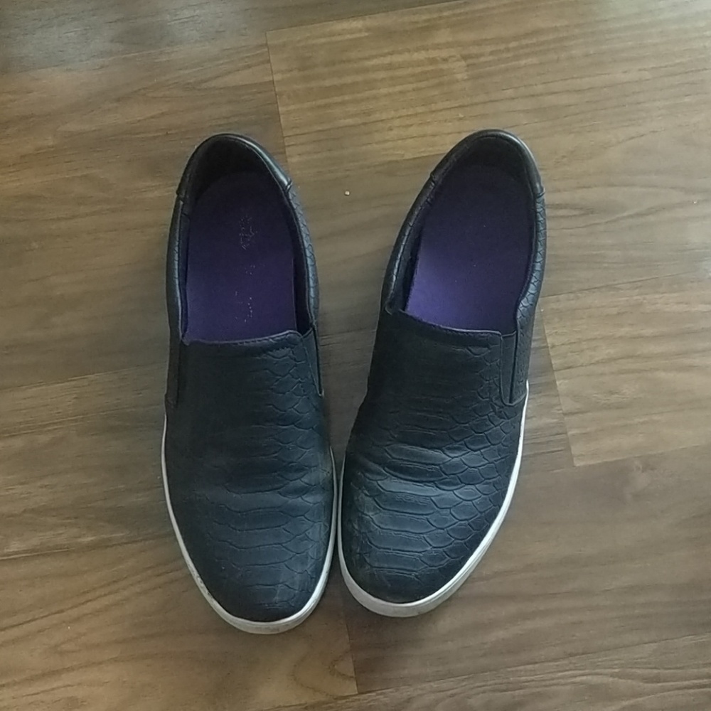 Great Condition Black Voux Snake Sneakers!!